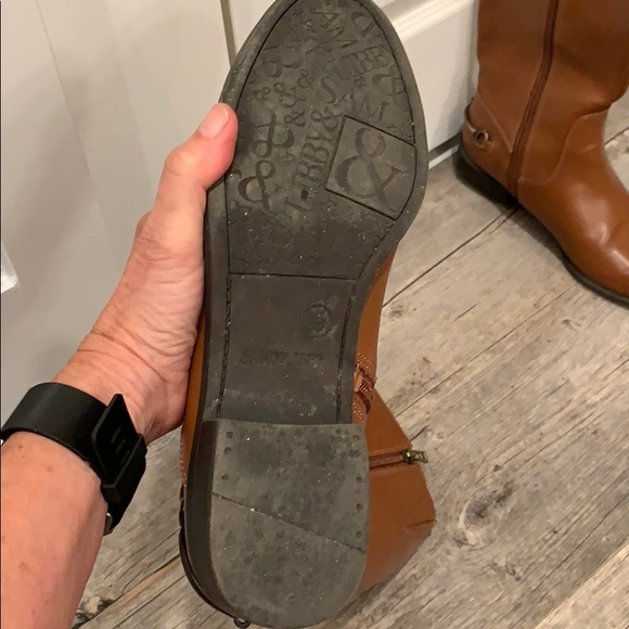 Boots - Picture 4 of 5